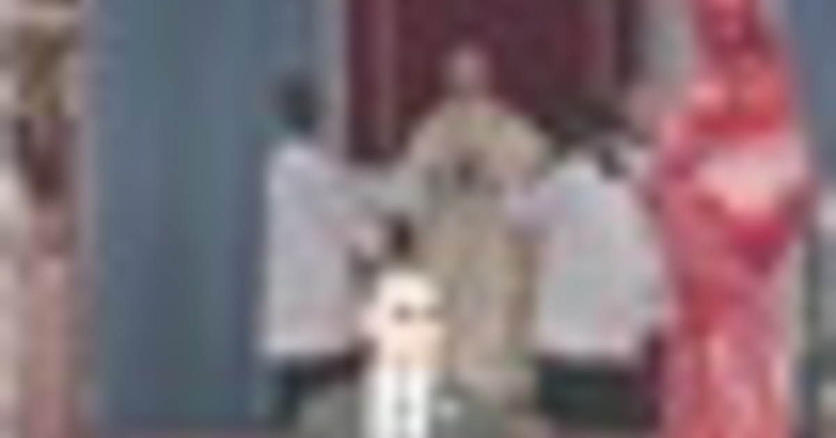 La messa all'aperto del Papa in aeroporto prima di lasciare il Camerun