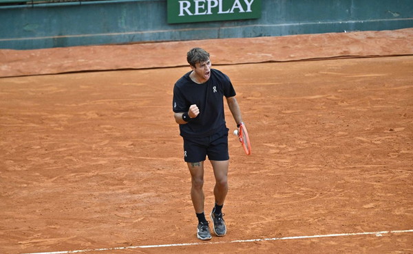 Cobolli batte Zverev e vola in finale a Monaco di Baviera