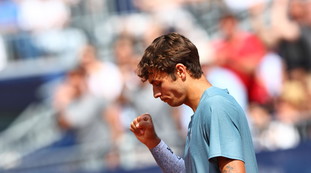 Cobolli batte Zverev e scoppia in lacrime. La dedica all'amico scomparso