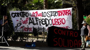 Roma, anarchici a San Lorenzo per Cospito, Sara e Sandro. Ferito un agente