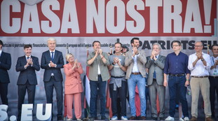 Milano, Remigration Summit in Piazza Duomo: "Padroni a casa nostra"