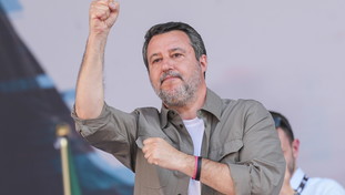 Il Capitano e la piazza superano le attese. La folla smentisce Sala e ignora le provocazioni