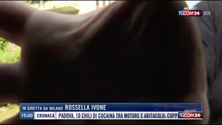 I soliti democratici di sinistra... Gli antagonisti aggrediscono la troupe Mediaset con spintoni e violenza