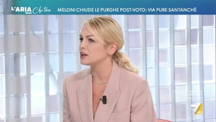 Pascale-Sasso, rissa senza precedenti: “Tradisce la destra”, “Mi dispiace per sua moglie”