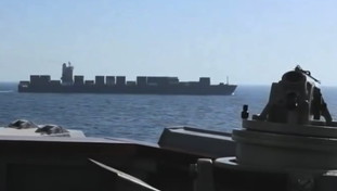 Battaglie navali a Hormuz, i Marines catturano mercantile iraniano. Droni contro nave Usa