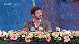 De Martino sotto pressione: “Sanremo 2027? Può essere il più brutto o il più bello