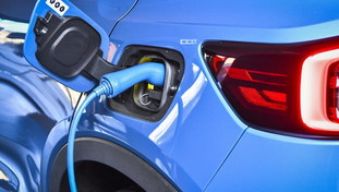 Con la guerra in Iran boom delle auto elettriche: in Italia +65% in un anno