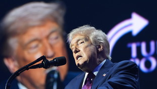 "Accordo o tornano le bombe". Trump: attesa per i negoziati con l'Iran