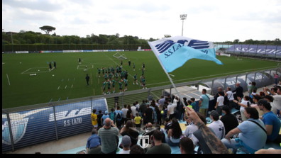 Lazio, l'abbraccio dei tifosi a Formello e Fiumicino