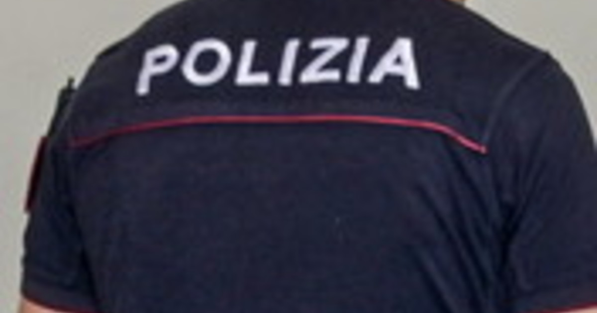 Tragedia a Catanzaro: si lancia dal balcone con i tre figli. Solo una bimba sopravvive