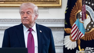 Dall'editoriale sul &ldquo;fesso&rdquo; alla risposta furibonda: scontro tra Trump e il Wall Street Journal