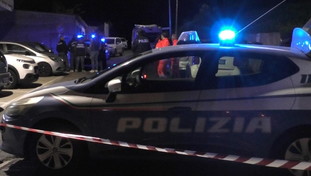 Gli abiti della festa poi giù dal balcone. Crepet: Fallimento della solitudine