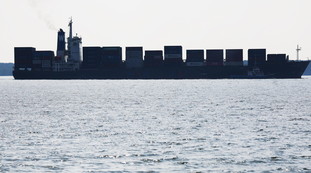 Iran, navi sequestrate a Hormuz e colloqui in bilico. In Libano, un altro soldato francese ucciso da Hezbollah