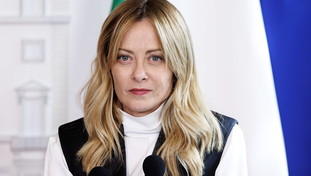 Non solo Solovyev, anche in Italia non si risparmiano gli insulti a Meloni