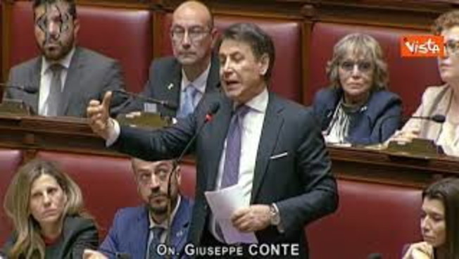 Conte su Dl sicurezza: Governo costringe gli avvocati a corruzione e patrocinio infedele