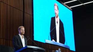 Ucraina, visita a sorpresa del principe Harry: E' bello essere qui