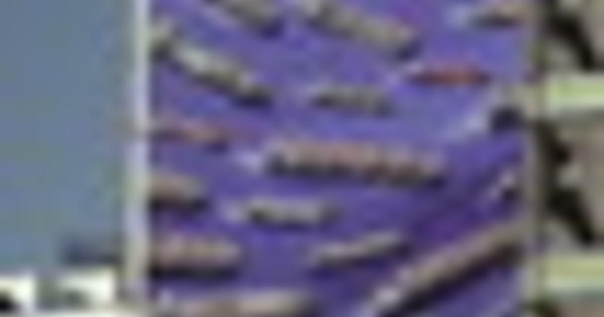 Teheran sfida Trump con un maxi-banner su Hormuz