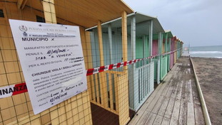 Ostia, rebus stabilimenti: chiuso uno su tre 