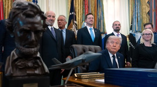 Usa, attacchi sullo Stretto di Hormuz se salta tregua. Il piano di Trump