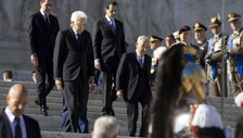 Mattarella con Meloni e le alte cariche all'Altare della Patria