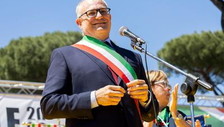 25 Aprile, Gualtieri contestato: Il fascista sei tu! Stai vendendo Roma