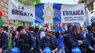 Liberazione, la Brigata Ebraica scortata fuori dal corteo dalla polizia