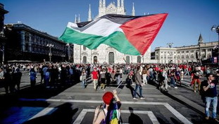 ProPal attaccano la Brigata Ebraica, comunisti contro radicali e due attivisti Anpi feriti