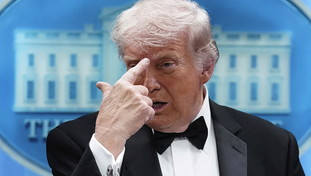 Trump sbotta con la giornalista: "Siete orribili". Bufera per il post di Obama