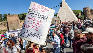 Le patenti di democrazia e i falsi moralisti