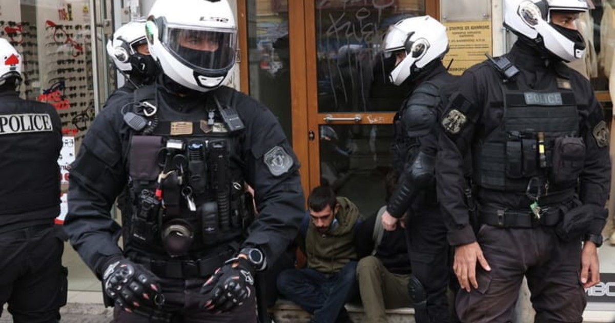 Atene, caccia all'89enne che ha sparato in tribunale. Quattro feriti, ritrovato il fucile