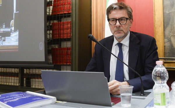 Dfp, Giorgetti “Ridotto deficit senza manovre restrittive”