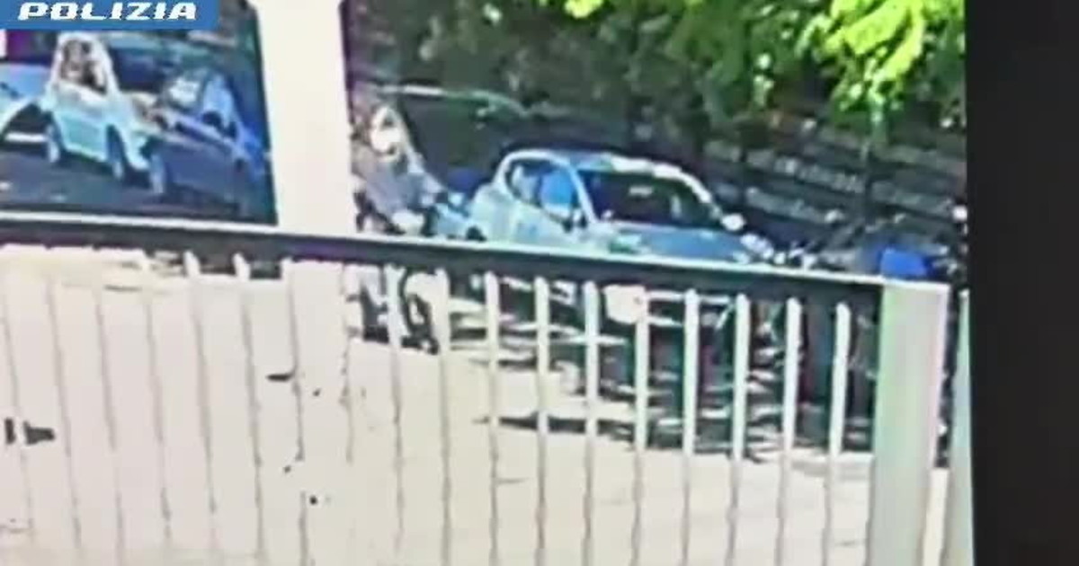 Si ferma, prende la mira e spara con la pistola da softair. Ecco il fermato del 25 aprile: chi è | VIDEO