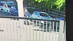 Mira e spara con la pistola da softair. Chi &egrave; il fermato del 25 aprile | <span style=color: rgb(153, 0, 0);>VIDEO</span>