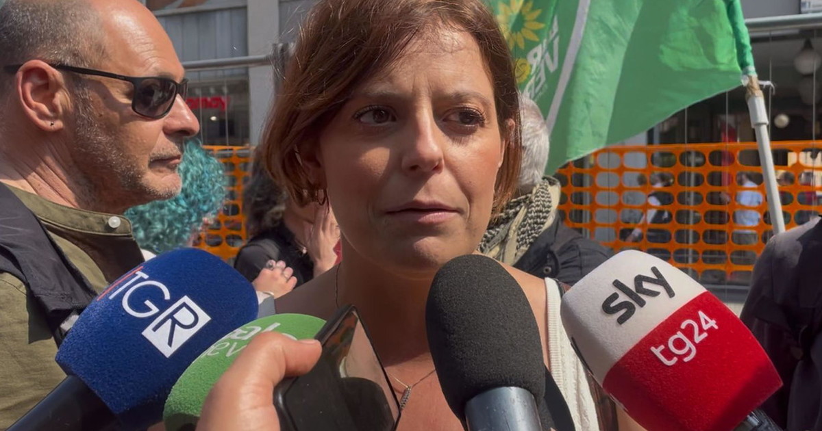 Ilaria Salis, l'uscita surreale:  Non ci faremo sparare addosso dai fascisti