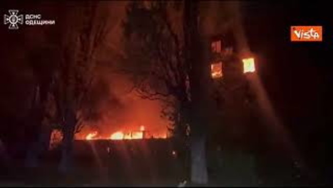 Massiccio attacco russo con oltre 200 droni, feriti e blackout in varie citt&agrave; | <span style=color: rgb(153, 0, 0);>VIDEO</span>