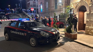 Blitz nel ristorante e spari sul cameriere. È giallo a Bisceglie