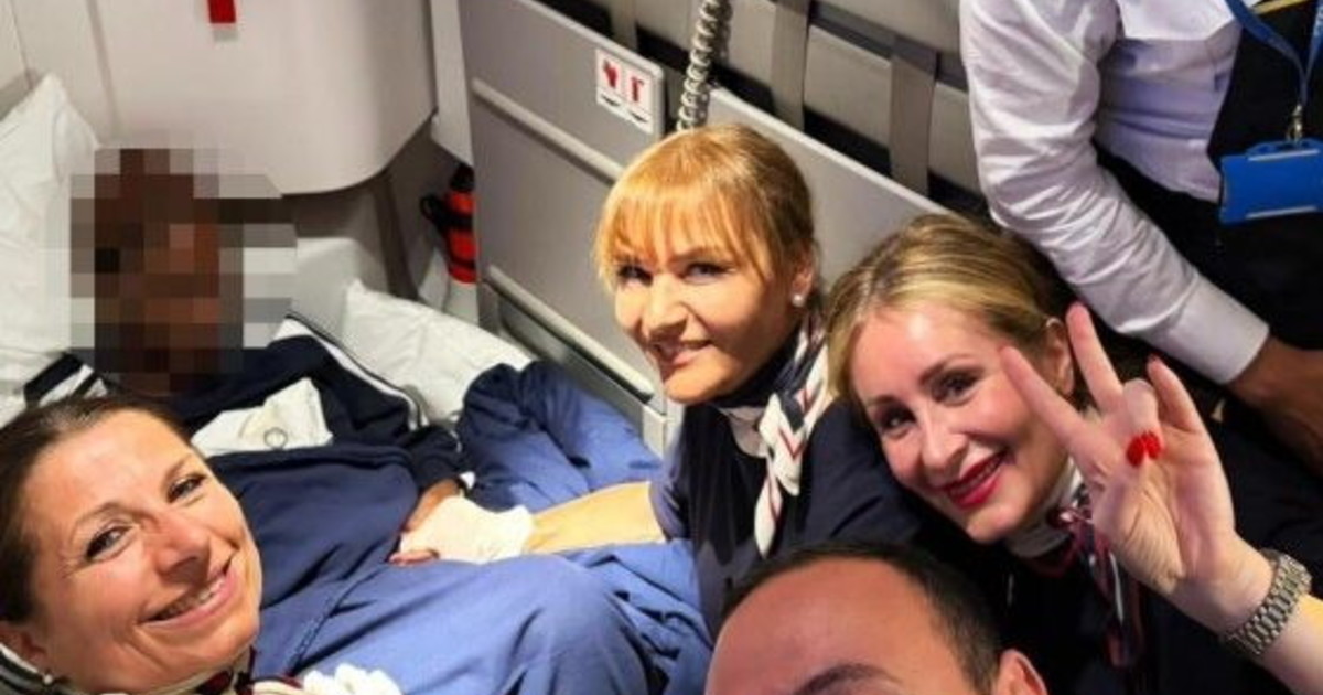 Ita Airways, partorisce durante il volo. L'assistente: 
