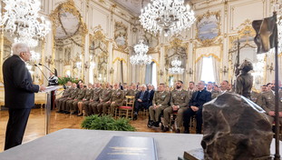 Quirinale, i 165 anni dell'esercito italiano. Meloni: Una scelta per amore della Patria