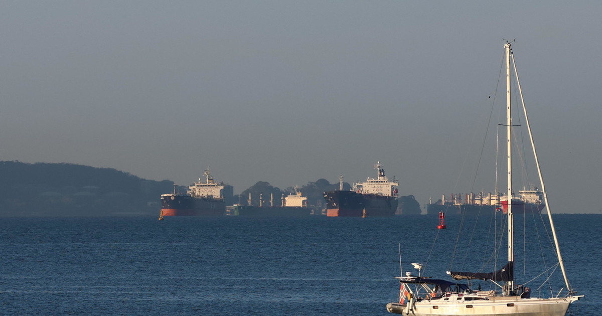 Battaglie navali a Hormuz, il giallo della fregata Usa e il cargo coreano in fiamme