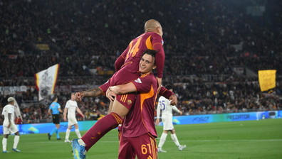 Roma a valanga sulla Fiorentina, si riaccende il sogno Champions
