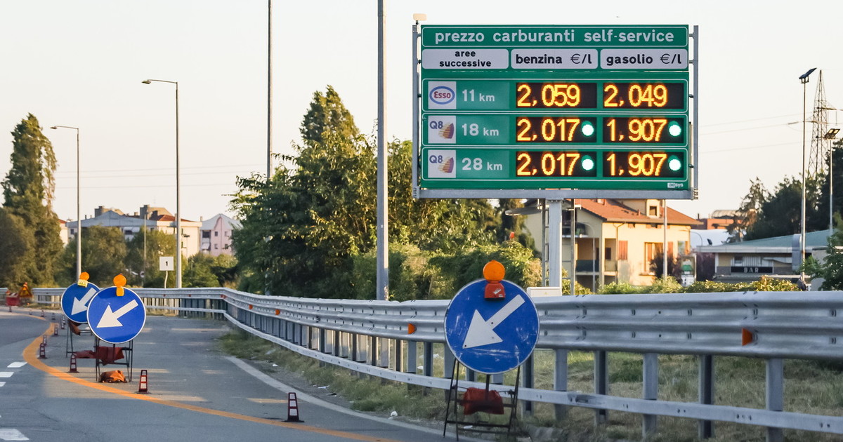 La media dei prezzi della benzina sfiora i due euro: da quanto non erano così alti