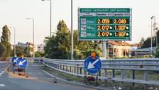 La media dei prezzi della benzina sfiora i due euro: da quanto non erano così alti