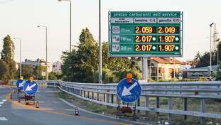 La media dei prezzi della benzina sfiora i due euro: da quanto non erano così alti