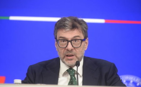 Giorgetti “Stabilità finanziaria presupposto per crescita economica”
