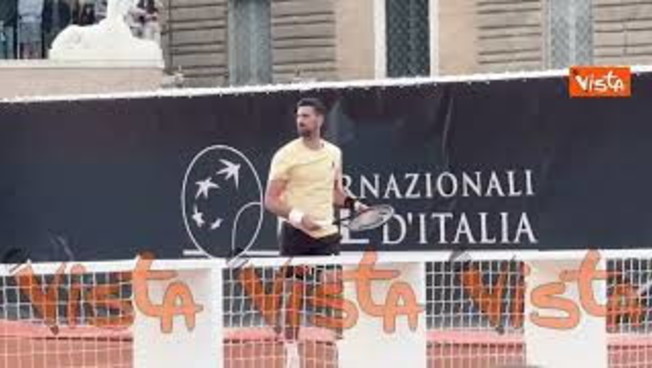Djokovic a Piazzale Flaminio per allenamento in vista degli Internazionali di Roma