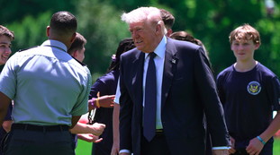 Iran, scintille sull'accordo. Trump alza il tiro e scende a patti