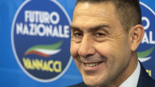 Il gioco delle tre carte del generale Vannacci e il coraggio di Salvini