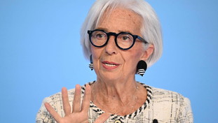 Fermate la kamikaze Lagarde. Vuole rialzare i tassi e strozzarci, ma le borse...