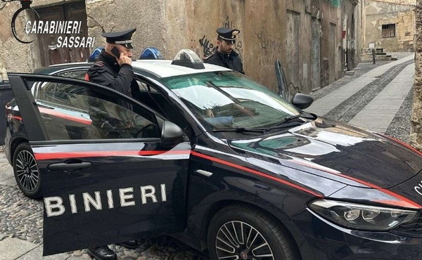 Tratta di esseri umani, catturato a Sassari latitante nascosto in un armadio