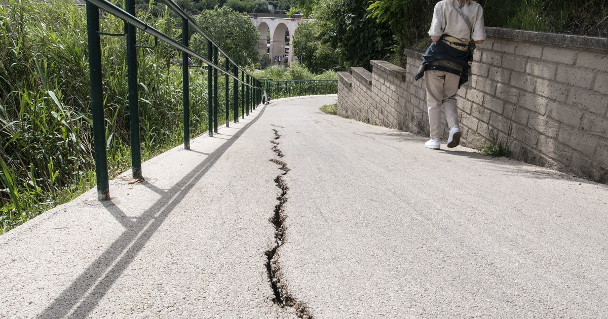 Crepe sulla ciclabile rifatta un anno fa. Cosa succede a Monte Ciocci